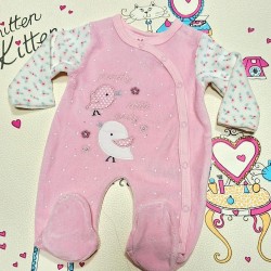 Бебешки мек плюшен гащеризон в розово с ПИЛЕНЦА Бебешки мек плюшен гащеризон в розово с ПИЛЕНЦА