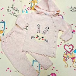 Детски плетен комплект в нежно розово ЗАЙЧЕ с качулка