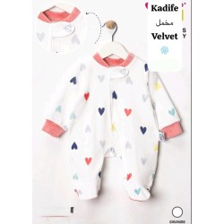 Бебешки мек плюшен гащеризон в бяло със СЪРЧИЦА