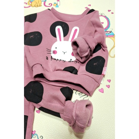 Бебешки ватиран комплект в тъмно розово на точки ЗАЙЧЕ Бебешки ватиран комплект в тъмно розово на точки ЗАЙЧЕ