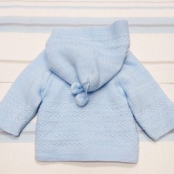 Бебешка плетена жилетка в светло синьо с жилетка