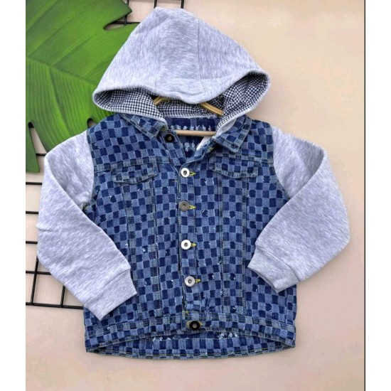 Детско спортно яке с качулка в сиво и дънково каре Детско спортно яке с качулка в сиво и дънково каре