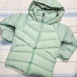 Детско зимно пухкаво яке в светло зелено с висока яка Детско зимно пухкаво яке в светло зелено с висока яка