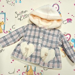 Бебешко пухкаво палто с качулка и сърчица в бяло и розово