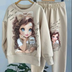 Детски сладък комплект в бежово с момиченце Детски сладък комплект в бежово с момиченце