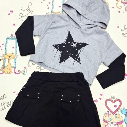 Детски модерен комплект в черно и сиво с пола и блуза  с качулка